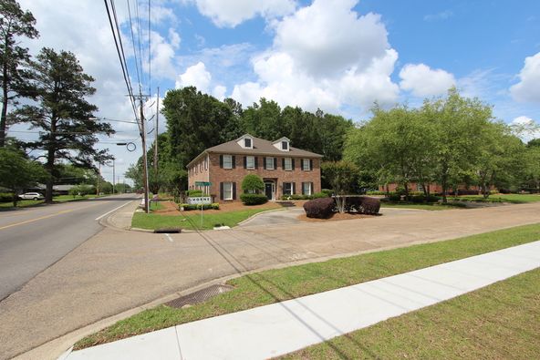 Office Space For Sale/Lease: 101 Madison Plz, Hattiesburg, MS 39402
